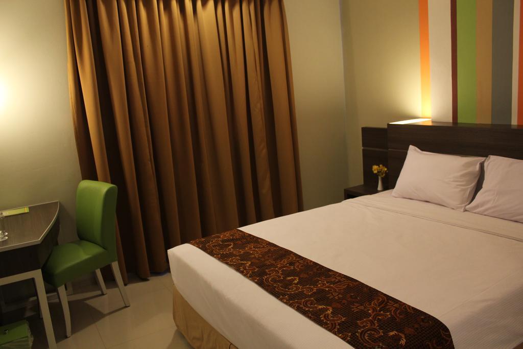 Pose In Hotel Solo Rom bilde