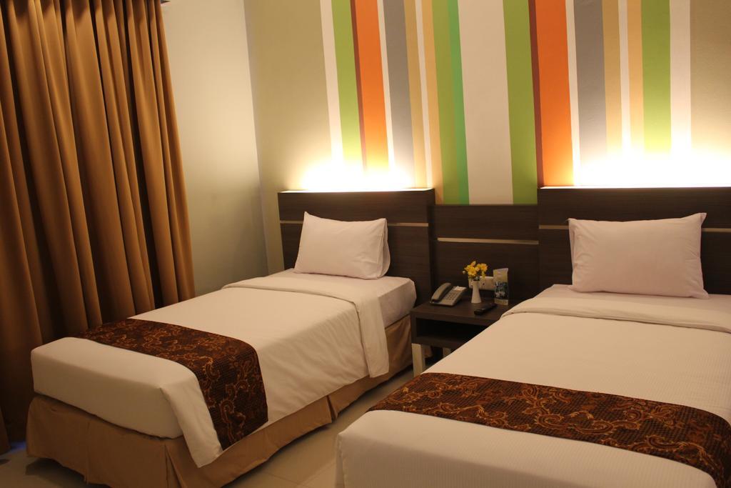 Pose In Hotel Solo Rom bilde