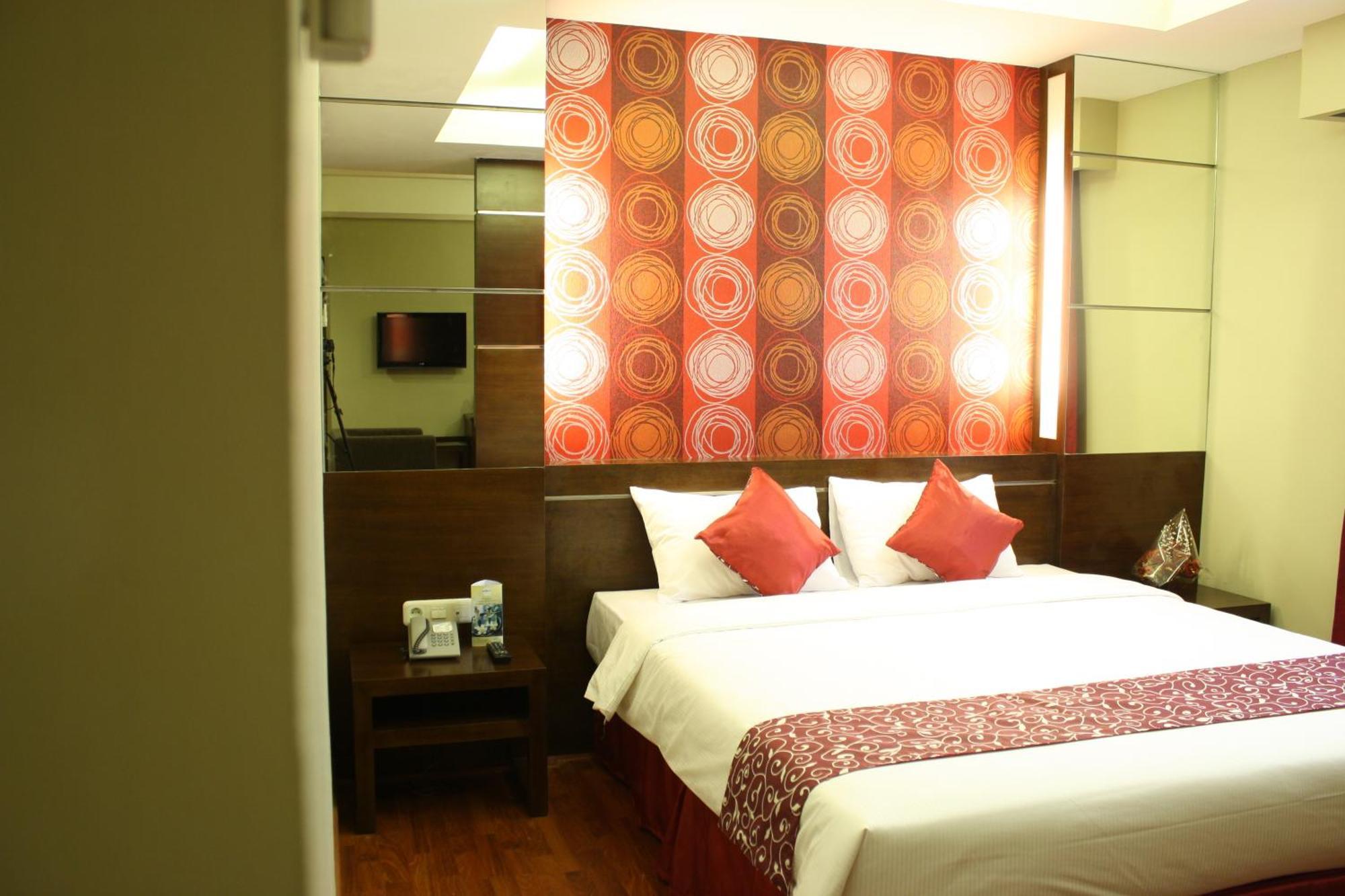 Pose In Hotel Solo Rom bilde